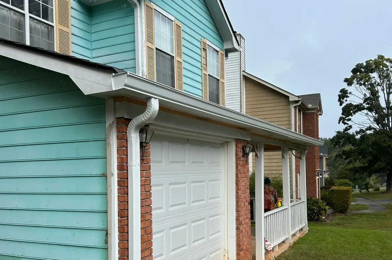 Gutter Cleaning Service In Atlanta — illustration