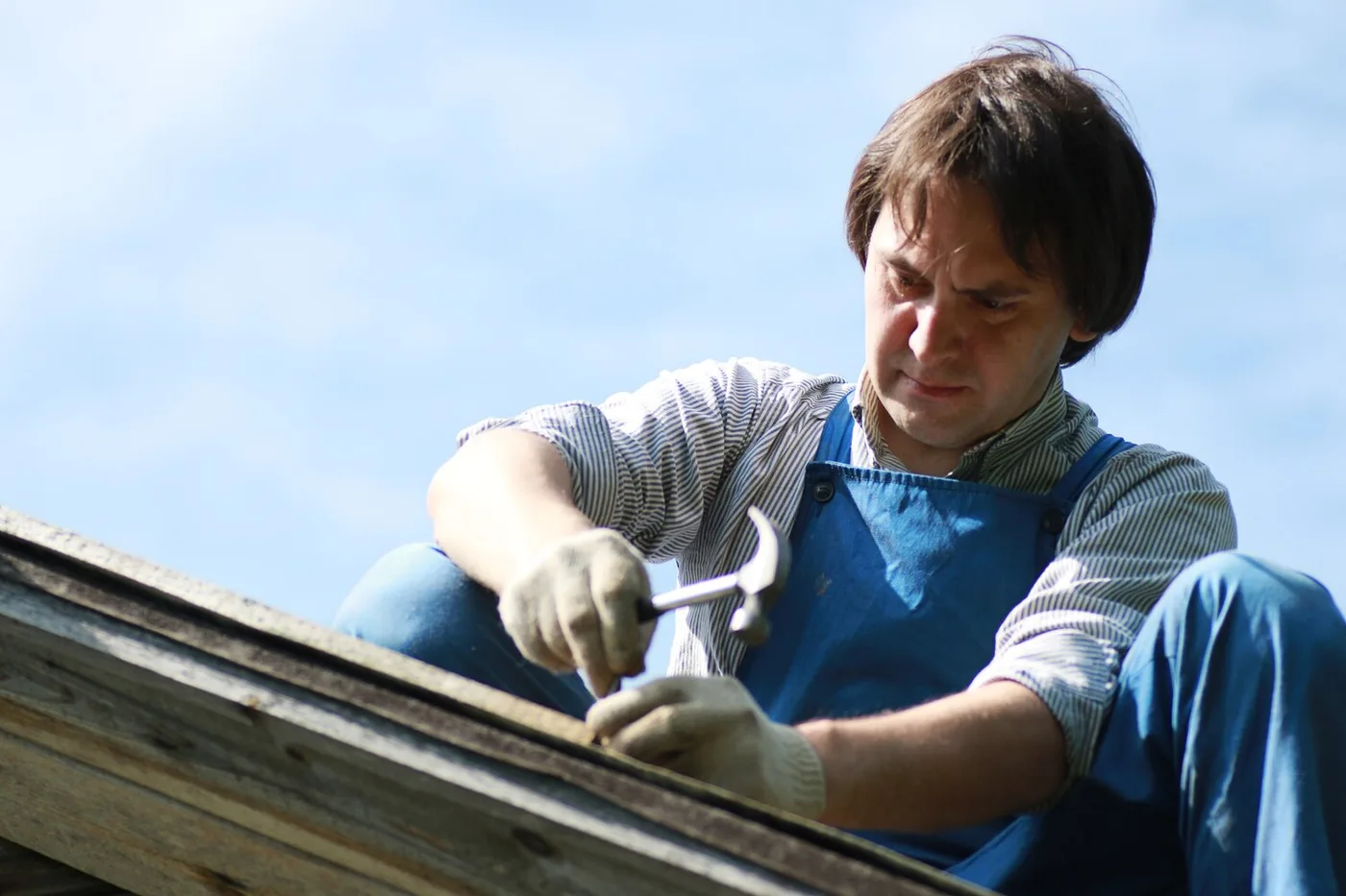 Signs You Need Gutter Repair — illustration